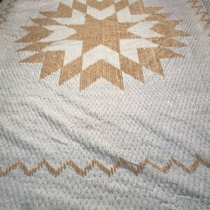 Beautiful Chenille Vintage  Queen Size , White & Gold Bed Spread